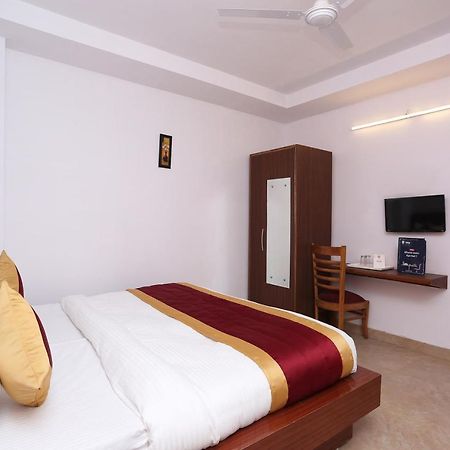 Capital O 12807 Amaira Hotel And Banquets Noida Extérieur photo