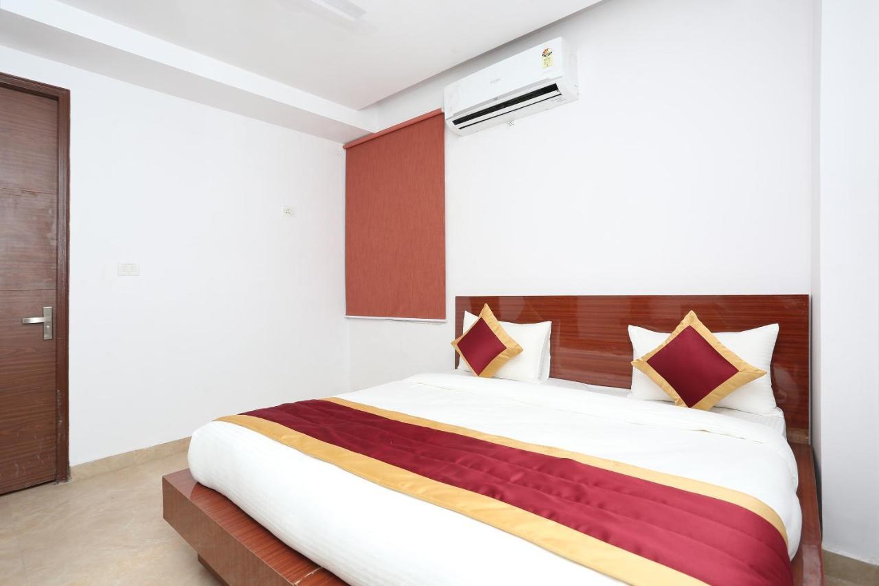 Capital O 12807 Amaira Hotel And Banquets Noida Extérieur photo