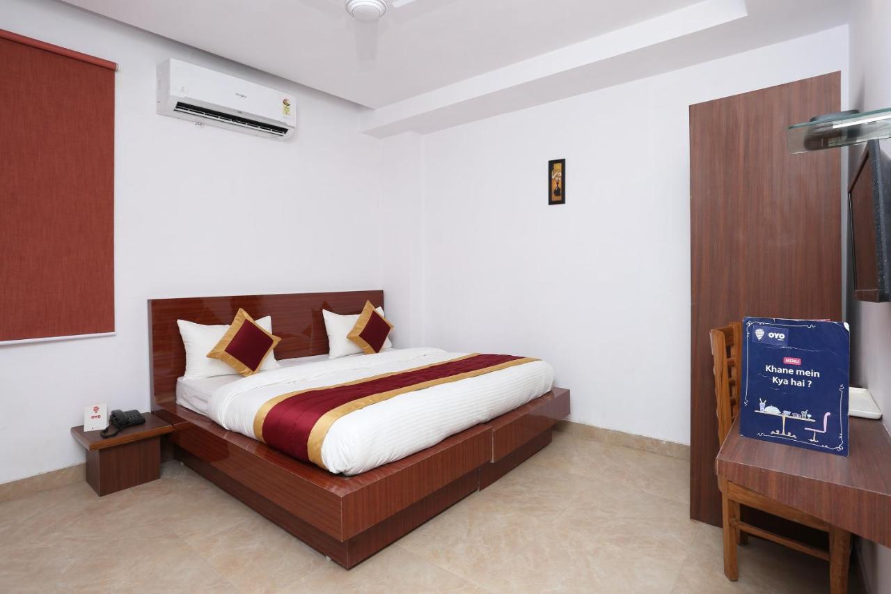Capital O 12807 Amaira Hotel And Banquets Noida Extérieur photo