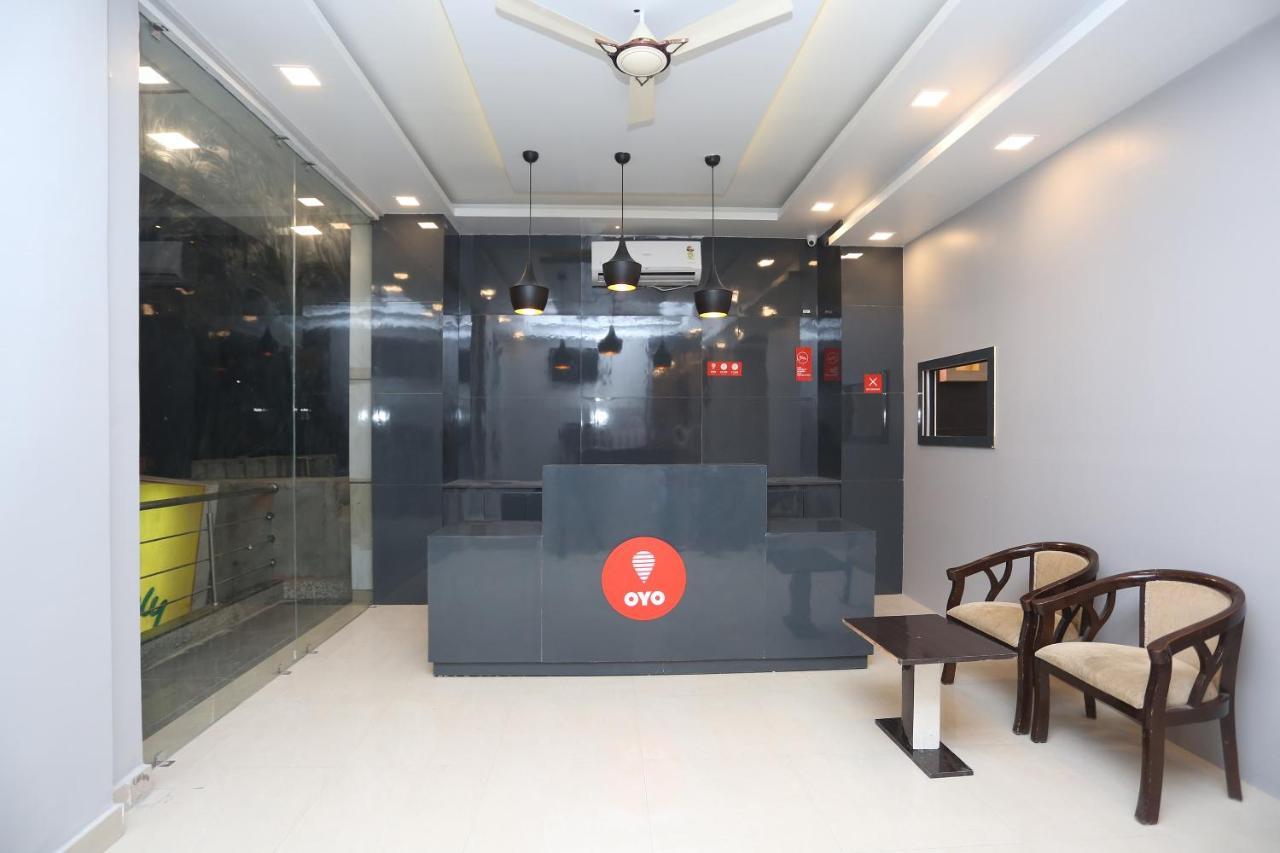 Capital O 12807 Amaira Hotel And Banquets Noida Extérieur photo
