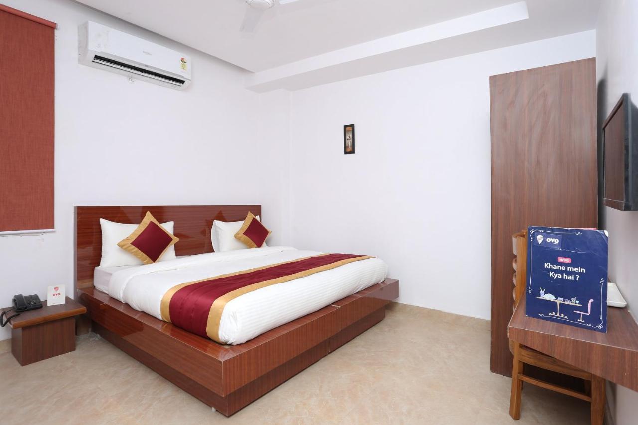 Capital O 12807 Amaira Hotel And Banquets Noida Extérieur photo
