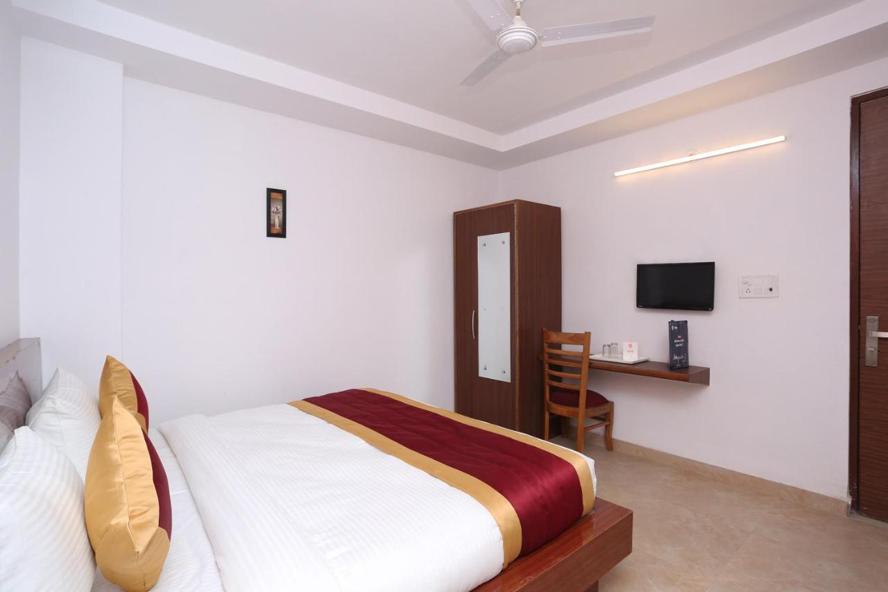Capital O 12807 Amaira Hotel And Banquets Noida Extérieur photo