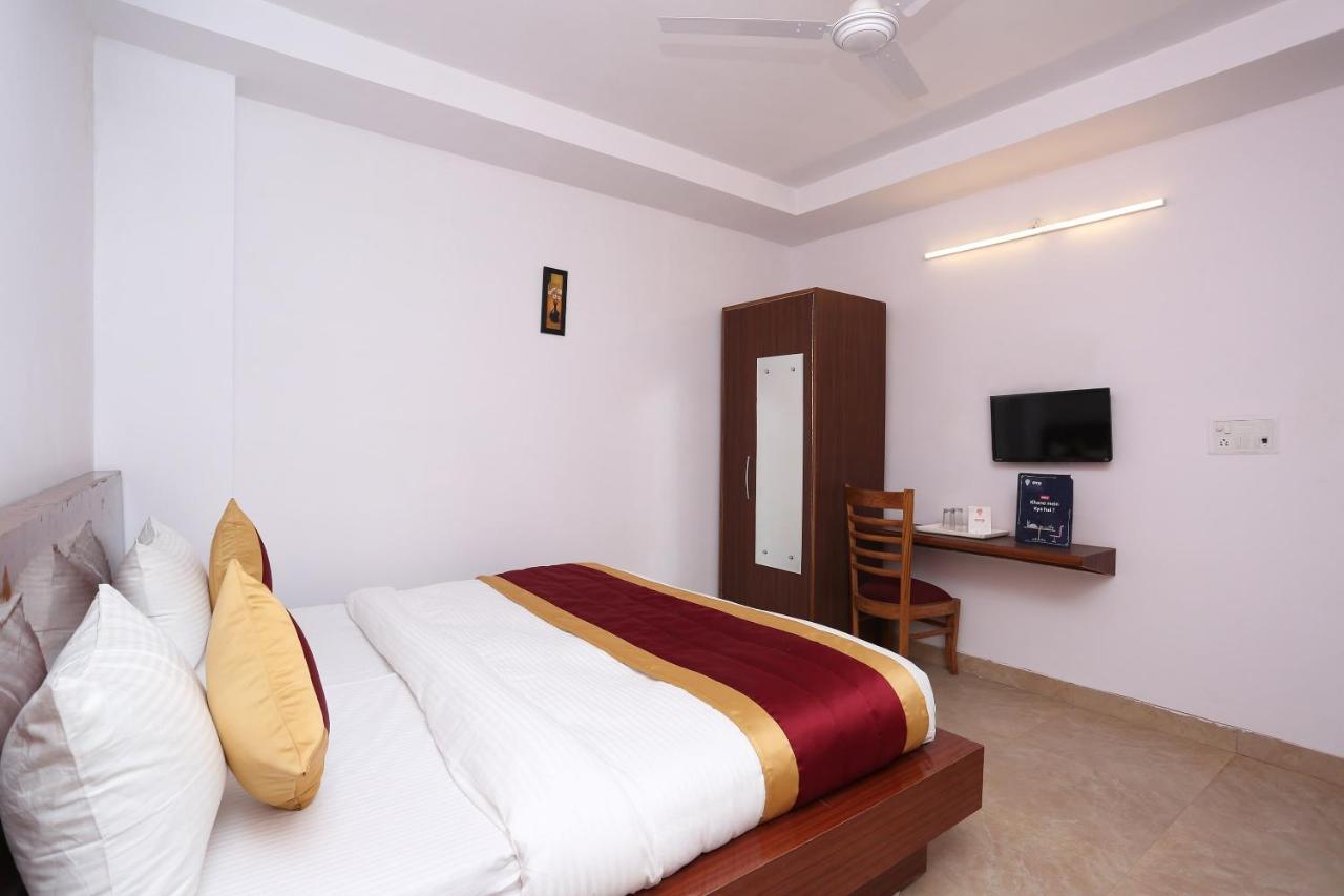 Capital O 12807 Amaira Hotel And Banquets Noida Extérieur photo
