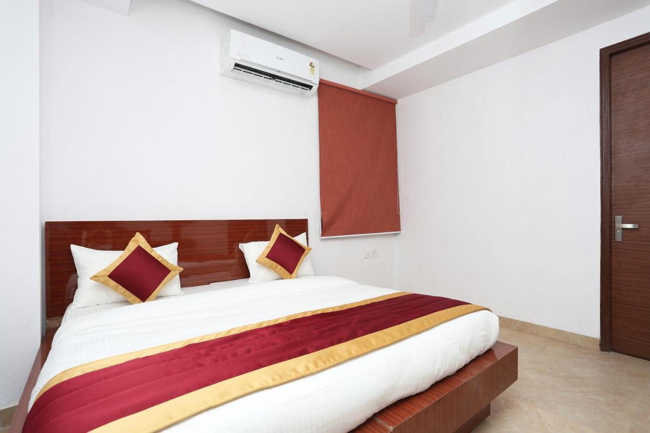 Capital O 12807 Amaira Hotel And Banquets Noida Extérieur photo