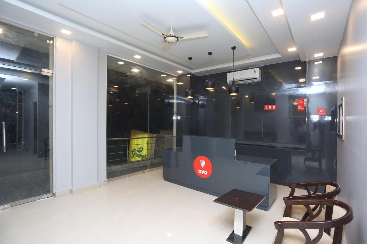 Capital O 12807 Amaira Hotel And Banquets Noida Extérieur photo